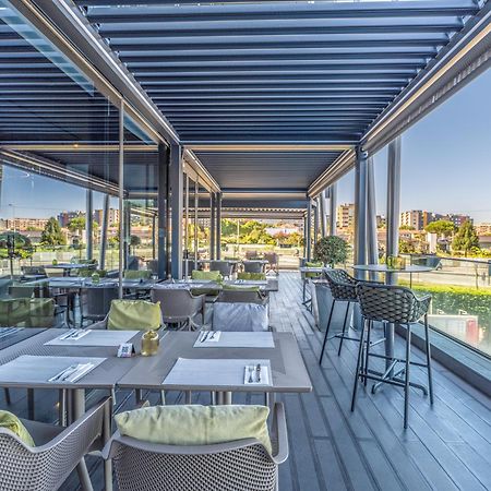 Melia Braga Hotel & Spa Kültér fotó The restaurant
