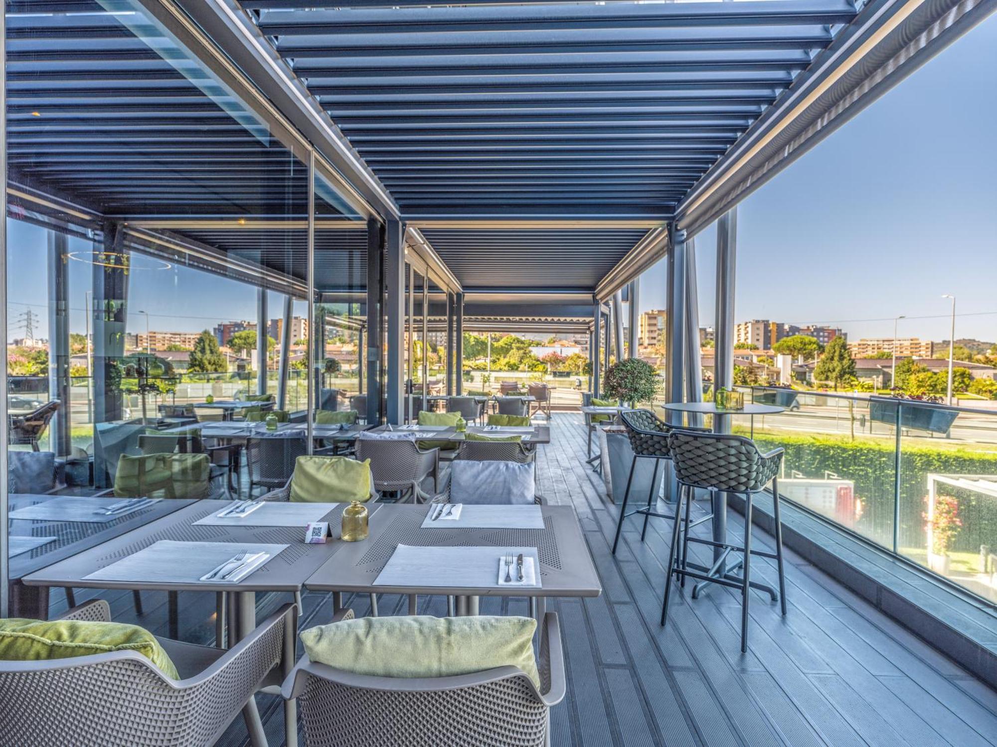 Melia Braga Hotel & Spa Kültér fotó The restaurant